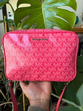 Michael Kors Pink Jet Set Jeranium MK Signature Crossbody